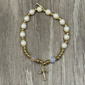 Pretty Roman Religious Bracelet Pearls Cross D23